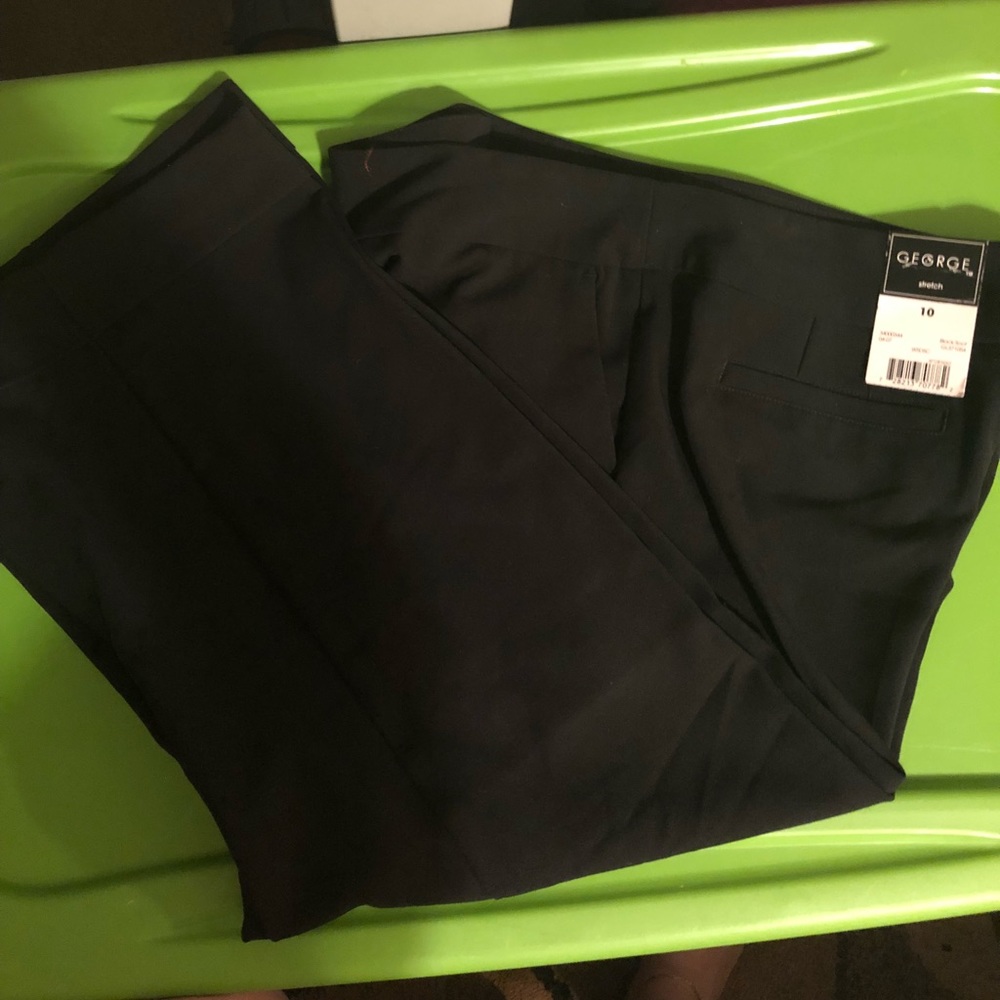 Size 10W NWT George black dressy cuffed crop pants